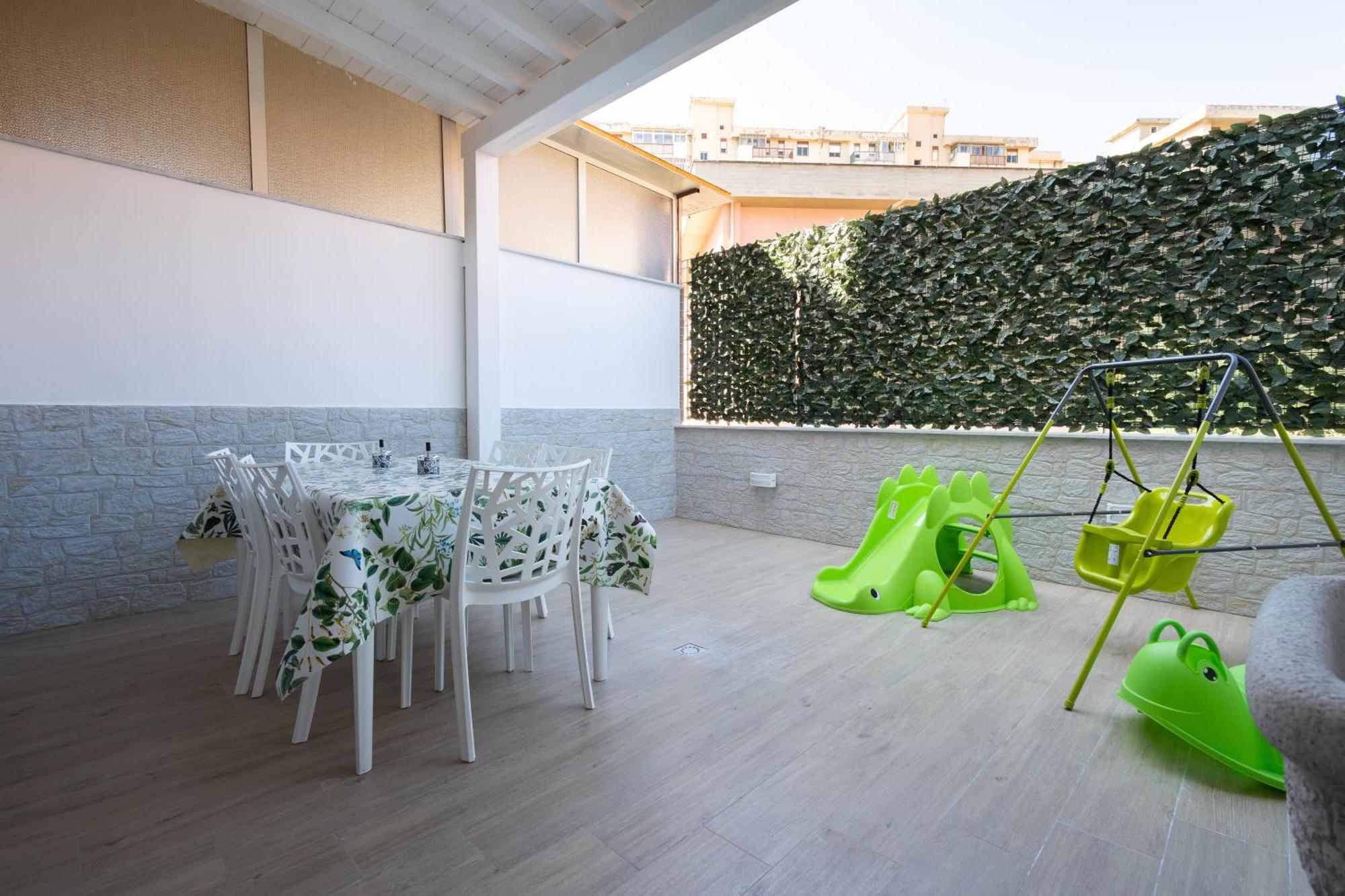 Ludo Holiday House - Charming Con Patio A Due Passi Dalla Cattedrale パレルモ エクステリア 写真